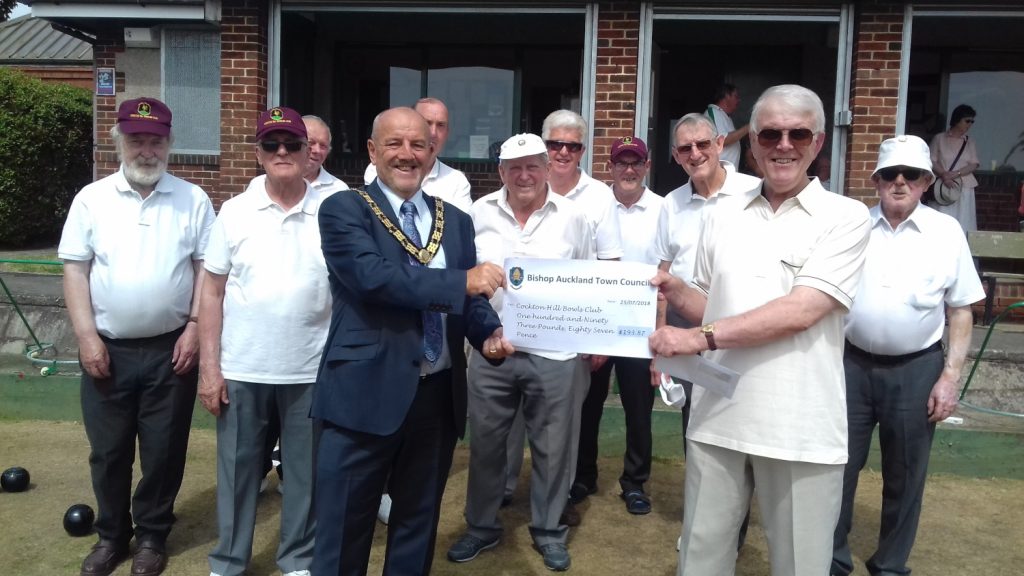 Mayor David Fleming presenting Community Fund Grant of £193.87 to Cockton Hill Bowls Club